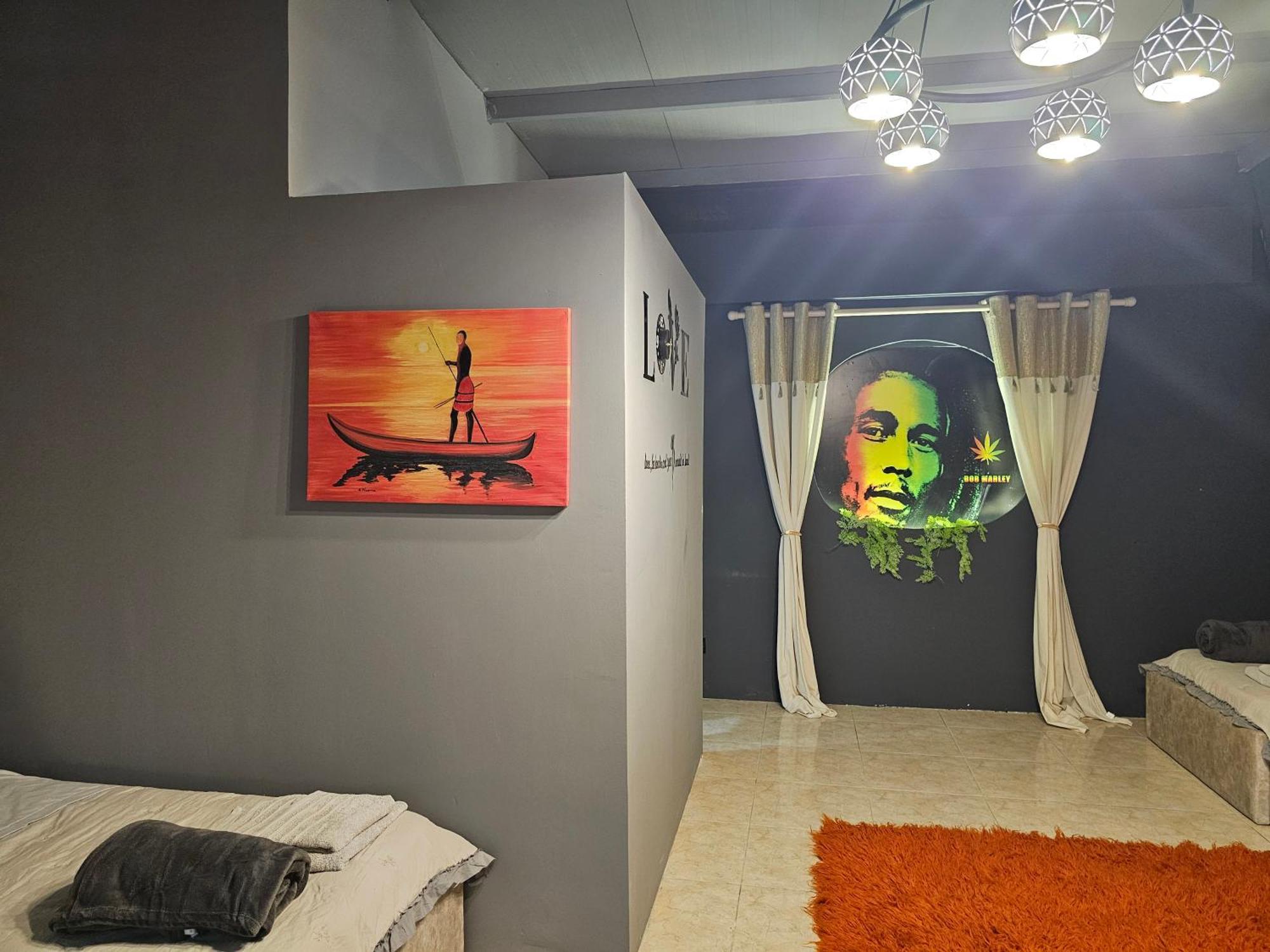 Bob Marley & Bed and breakfast Tirana