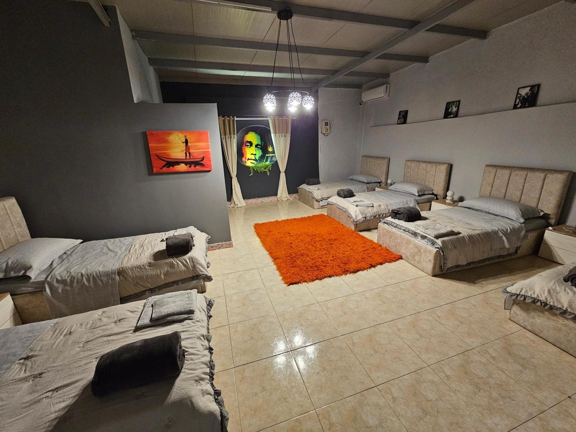 Bed and breakfast Bob Marley & Tirana